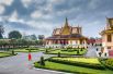 Королевский дворец в Пномпене — комплекс зданий в столице Камбоджи, резиденция королей Камбоджи, которые живут здесь с момента постройки дворца в 1860 годах, за исключения времени правления режима красных кхмеров. Действующий монарх: Нородом Сиамони.